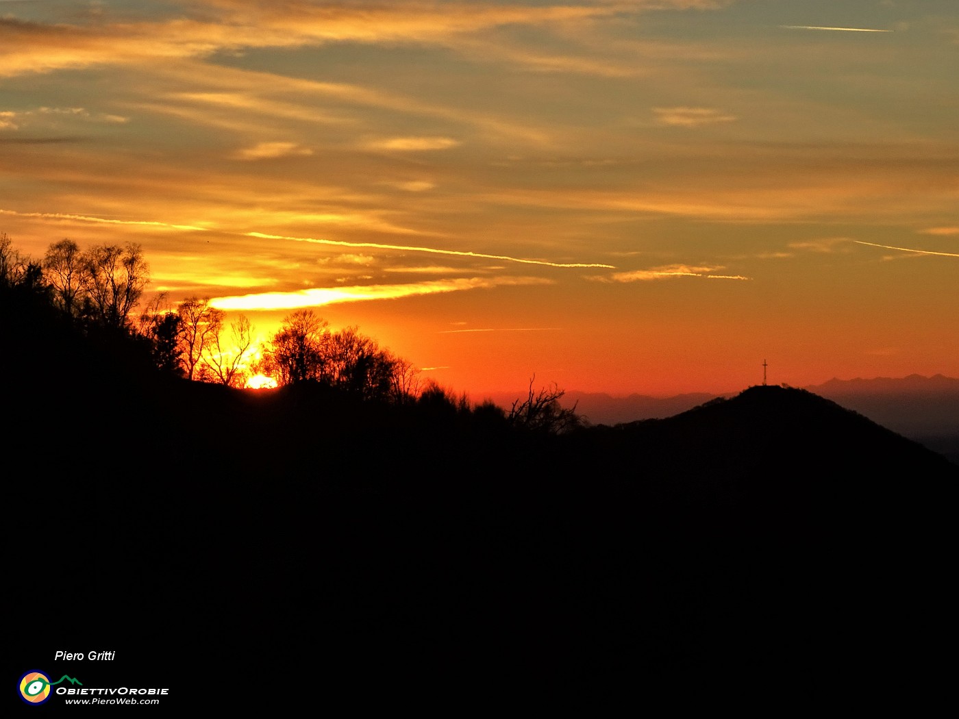 06 Colori del tramonto verso il Canto Alto.JPG